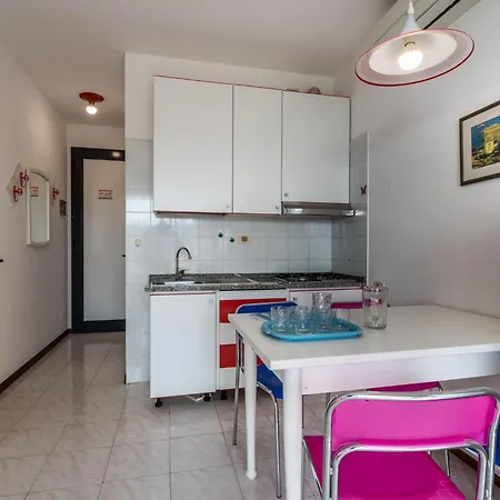 Beachfront In With Pool Apartamento